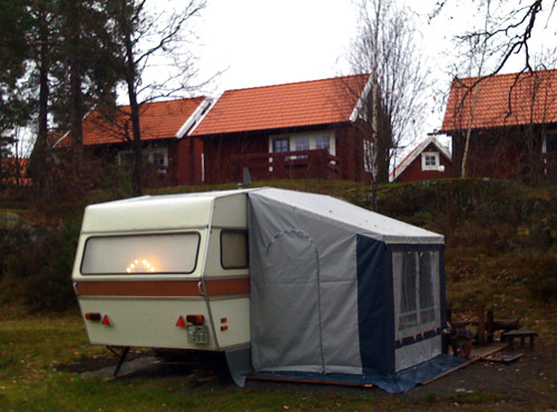 Adventsljusen lyser på campingplatsen. Bild från Lysignsbadet andra advent.