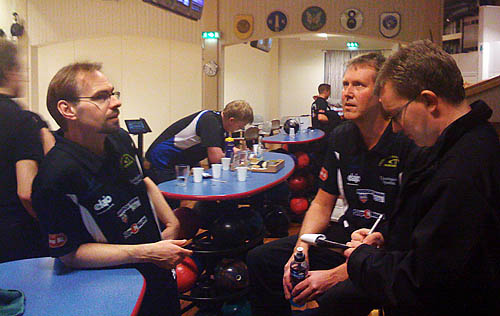 Mikael och Curt intervjuas av min kollega Rikard, som är sportreporter på VT.